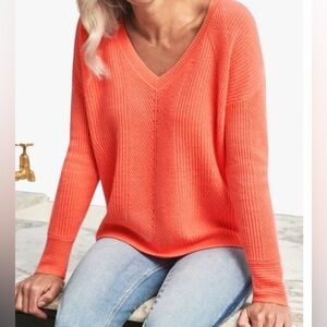 Gassato Cashmere v-neck sweater by PURE. Peach orange color, luxurious. Size S